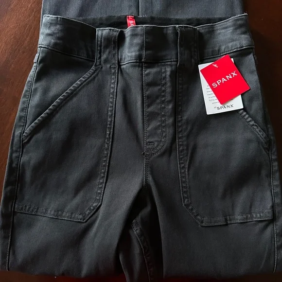 SPANX Black Ankle Cargo Leggings - Picture 9 of 16